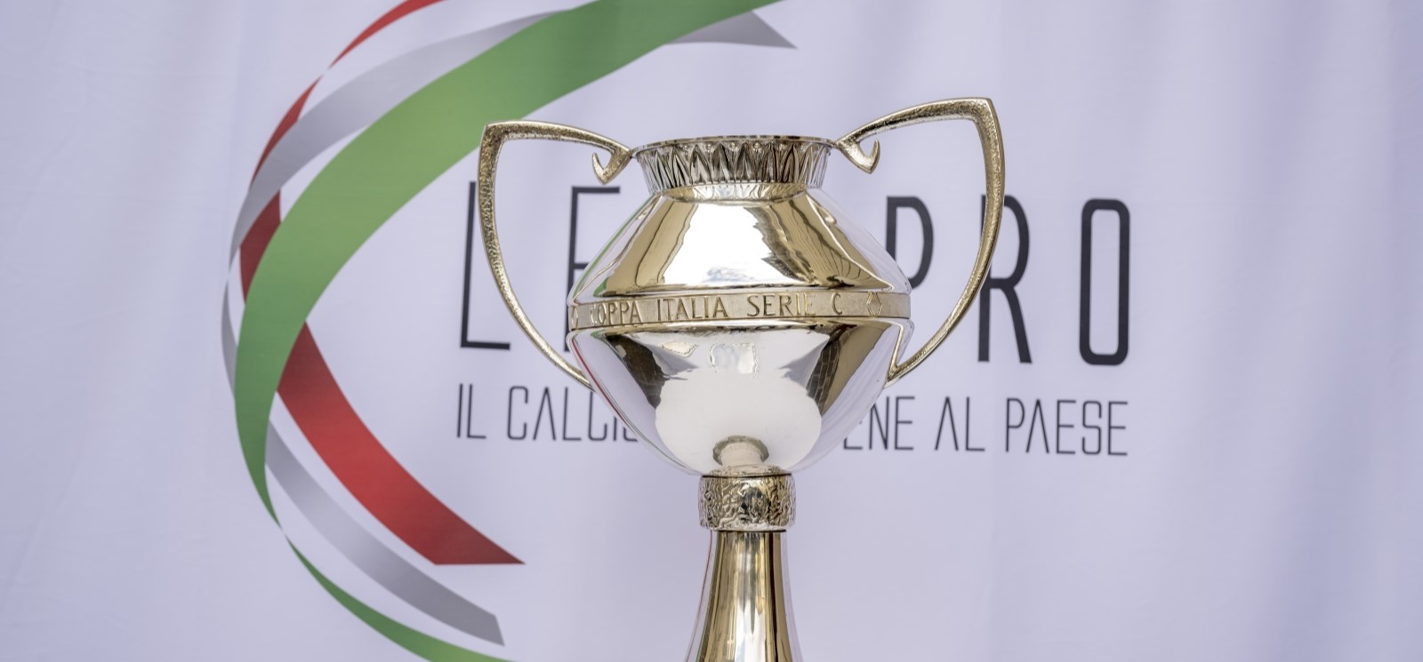 VIENI A VEDERE DA VICINO LA COPPA ITALIA DI SERIE C NEI NEGOZI SKY